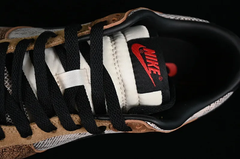 All categories Nk SB Dunk series Nk SB Dunk Low low-top sneakers Nk Dunk Low limited edition snake pattern mocha SB low-top casual skateboard shoes FJ5434-120